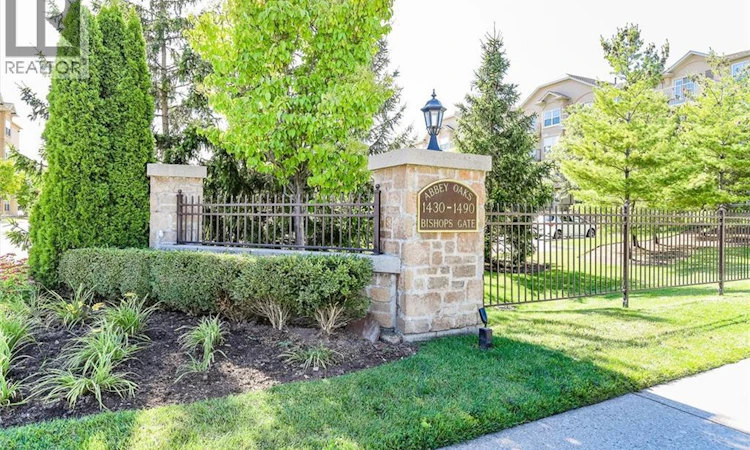 206-1470 Bishops Gate