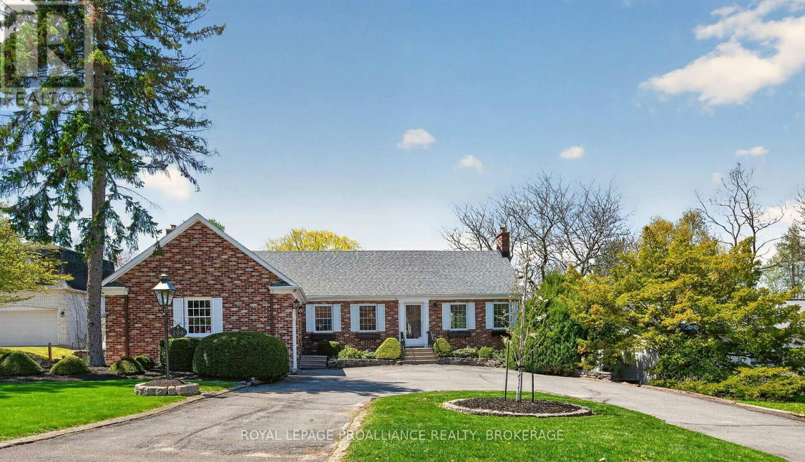 209 Fairway Hill Crescent, Kingston, ON, K7M 2B5