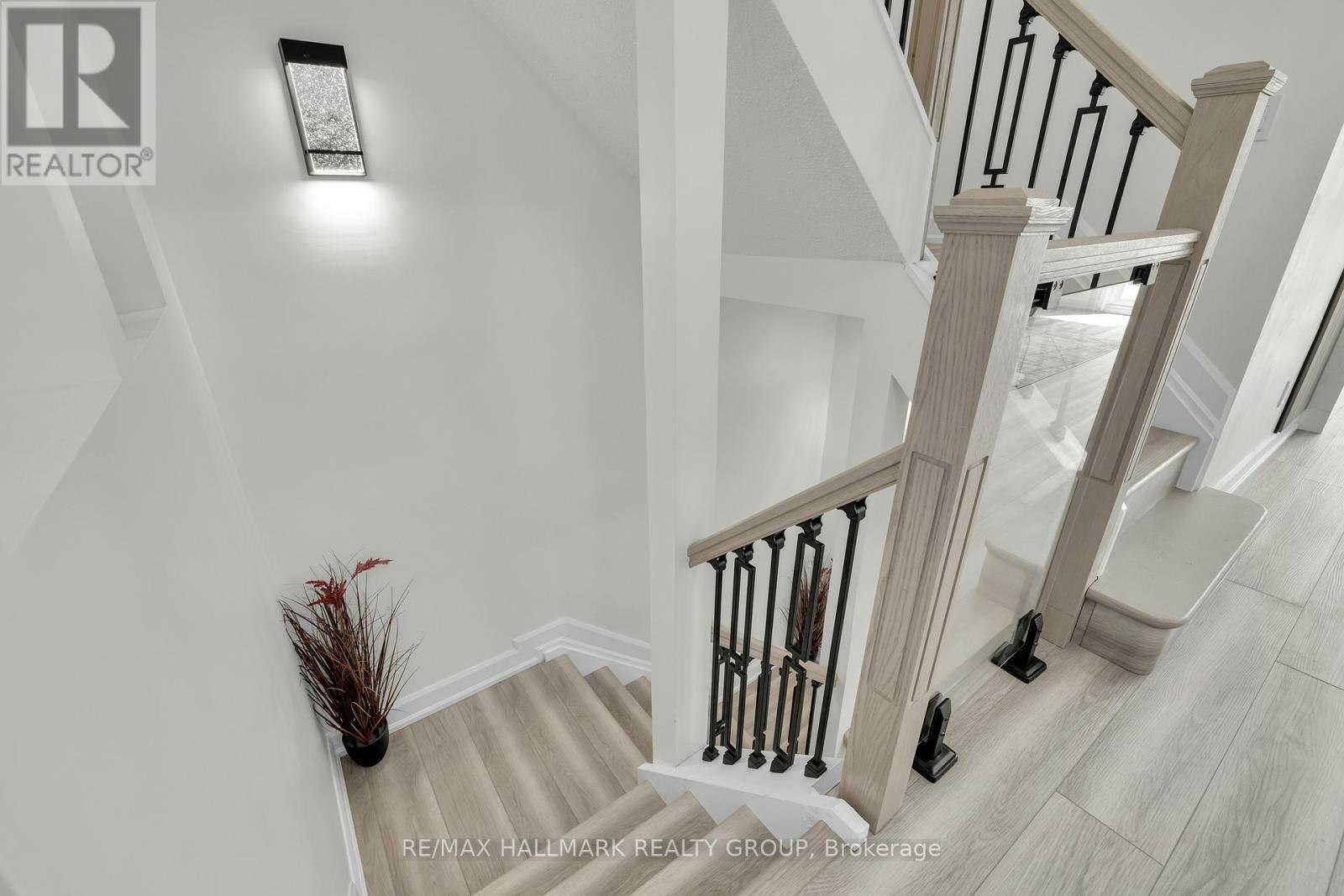 213 Booth Street, Ottawa, ON, K1R 7V4 - 2