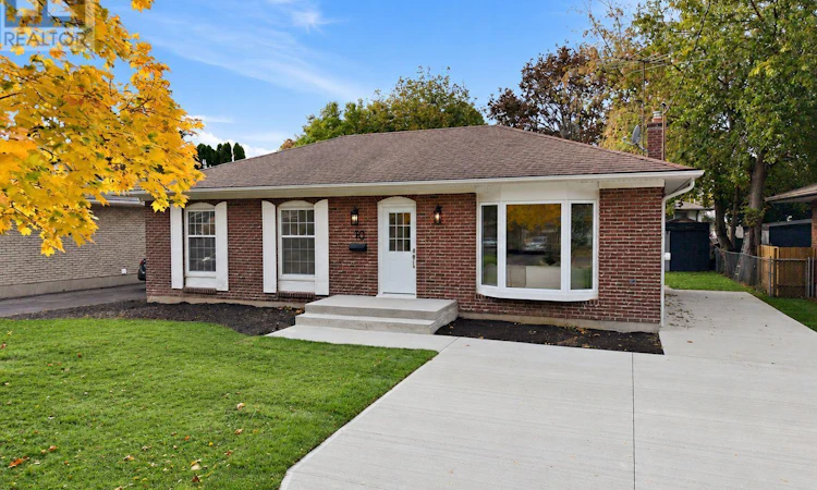 10 Highcourt Crescent