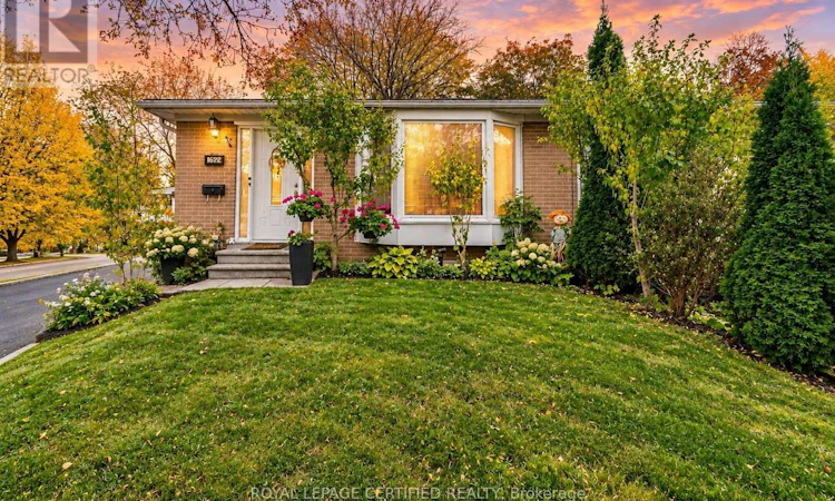 1622 Wavell Crescent