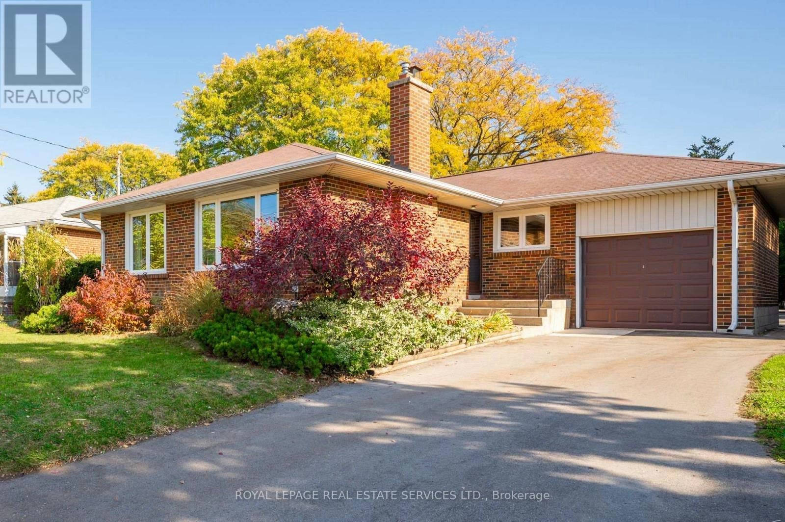40 Deane Park Drive WEST, Toronto, ON, M9B 2R8