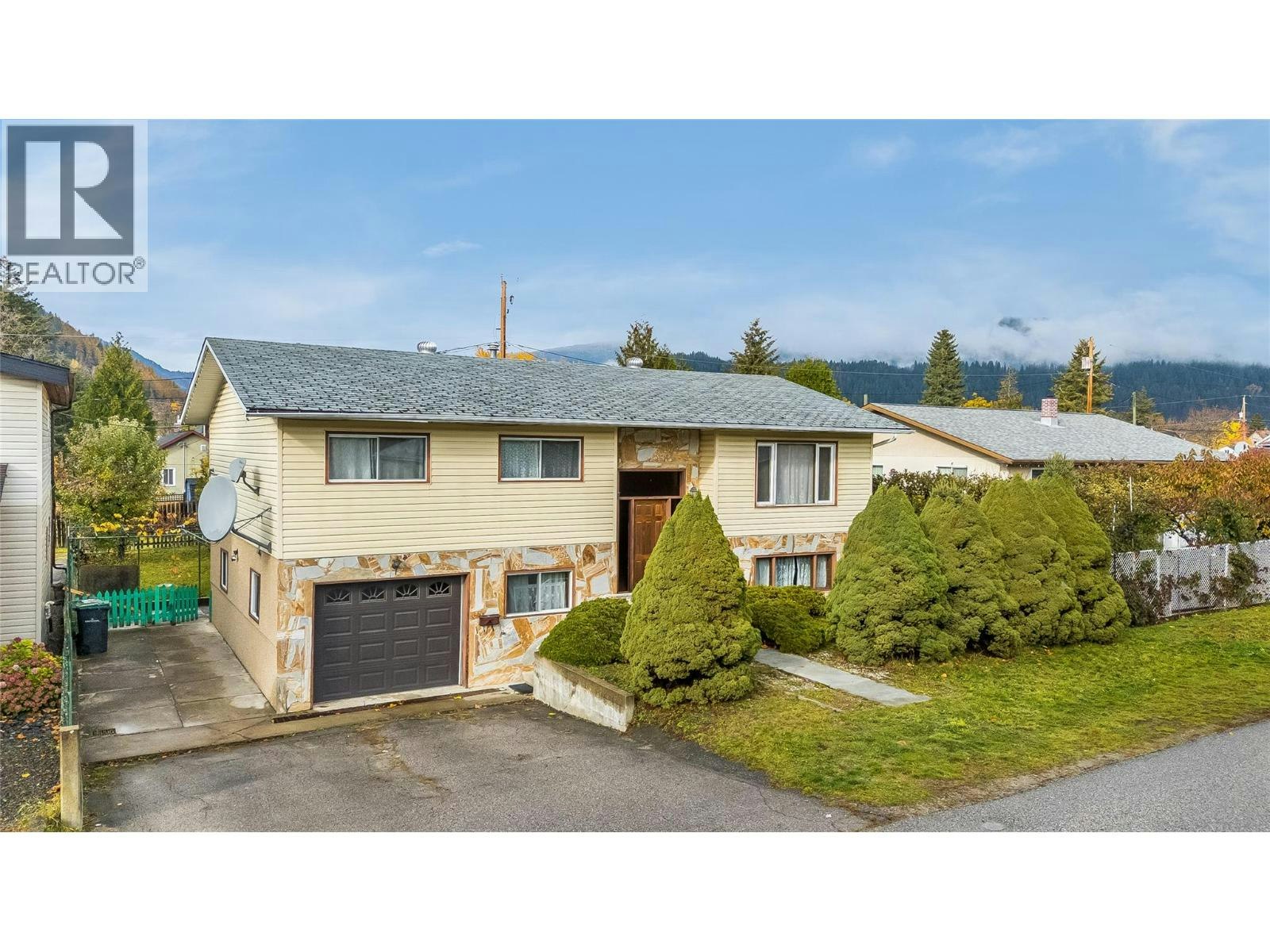 310 7th Avenue, Castlegar, BC, V1N 1P9