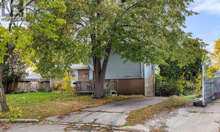 9205 Arncliff