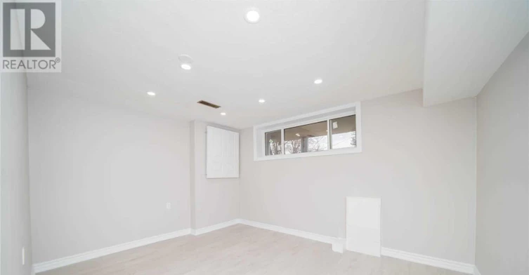 B-372 Adelaide Avenue, Oshawa, ON, L1J 2R6 - 11