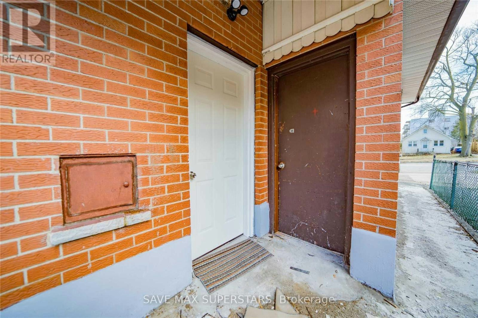 B-372 Adelaide Avenue, Oshawa, ON, L1J 2R6 - 2