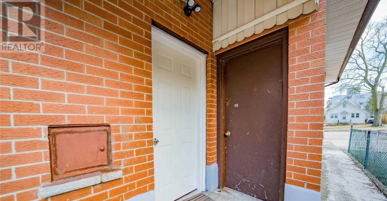 B-372 Adelaide Avenue, Oshawa, ON, L1J 2R6 - 2