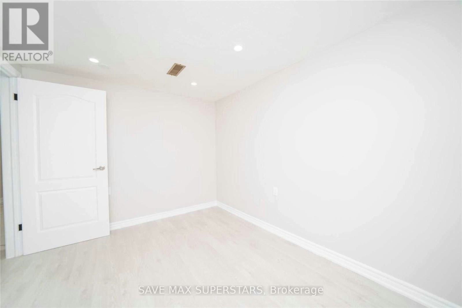 B-372 Adelaide Avenue, Oshawa, ON, L1J 2R6 - 14