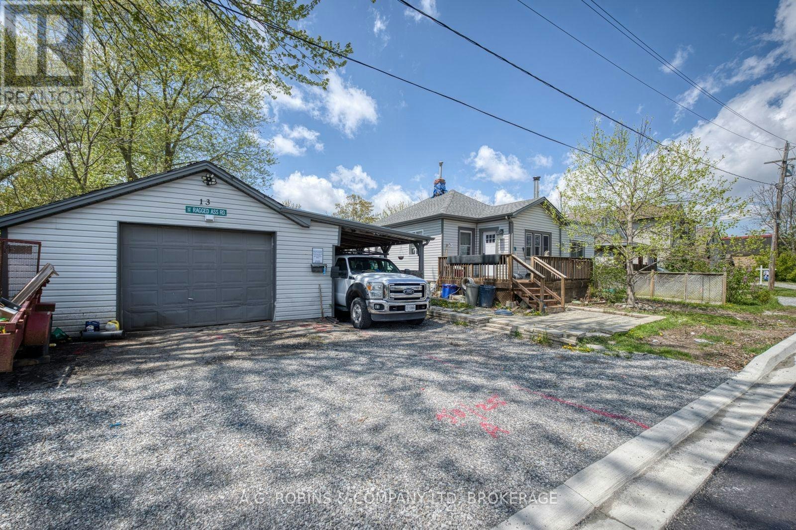 13 Patricia Avenue, Welland, ON, L3C 1E7