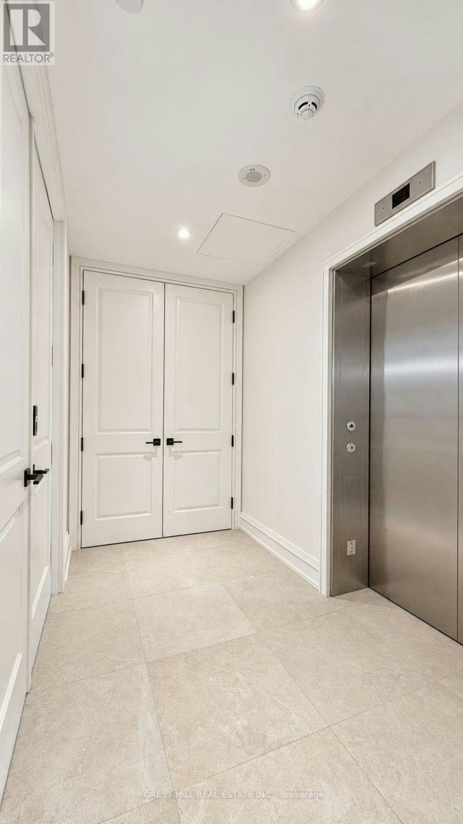 5B-2010 Bathurst Street, Toronto, ON, M5P 0A8