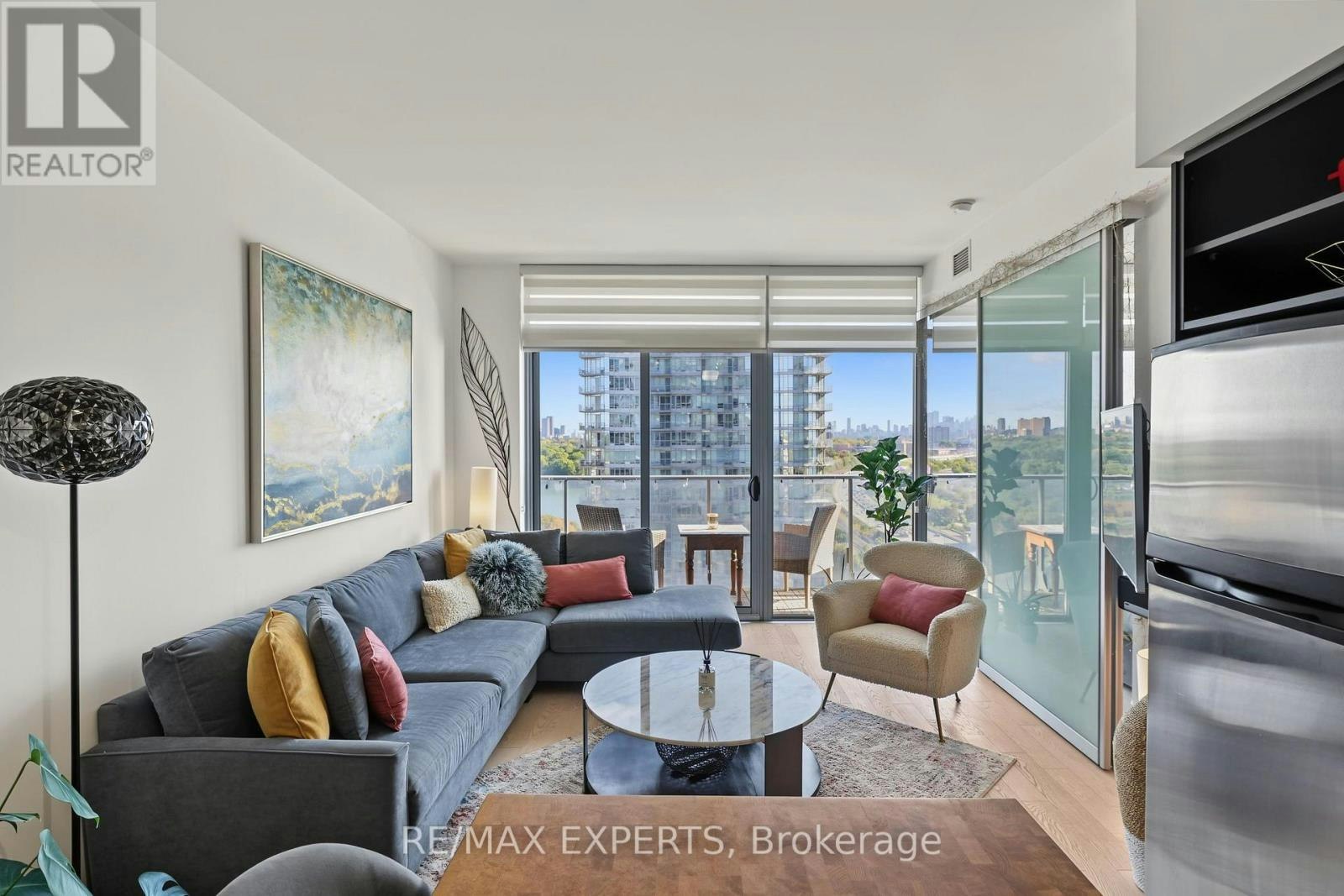 1915-103 The Queensway, Toronto, ON, M6S 5B5