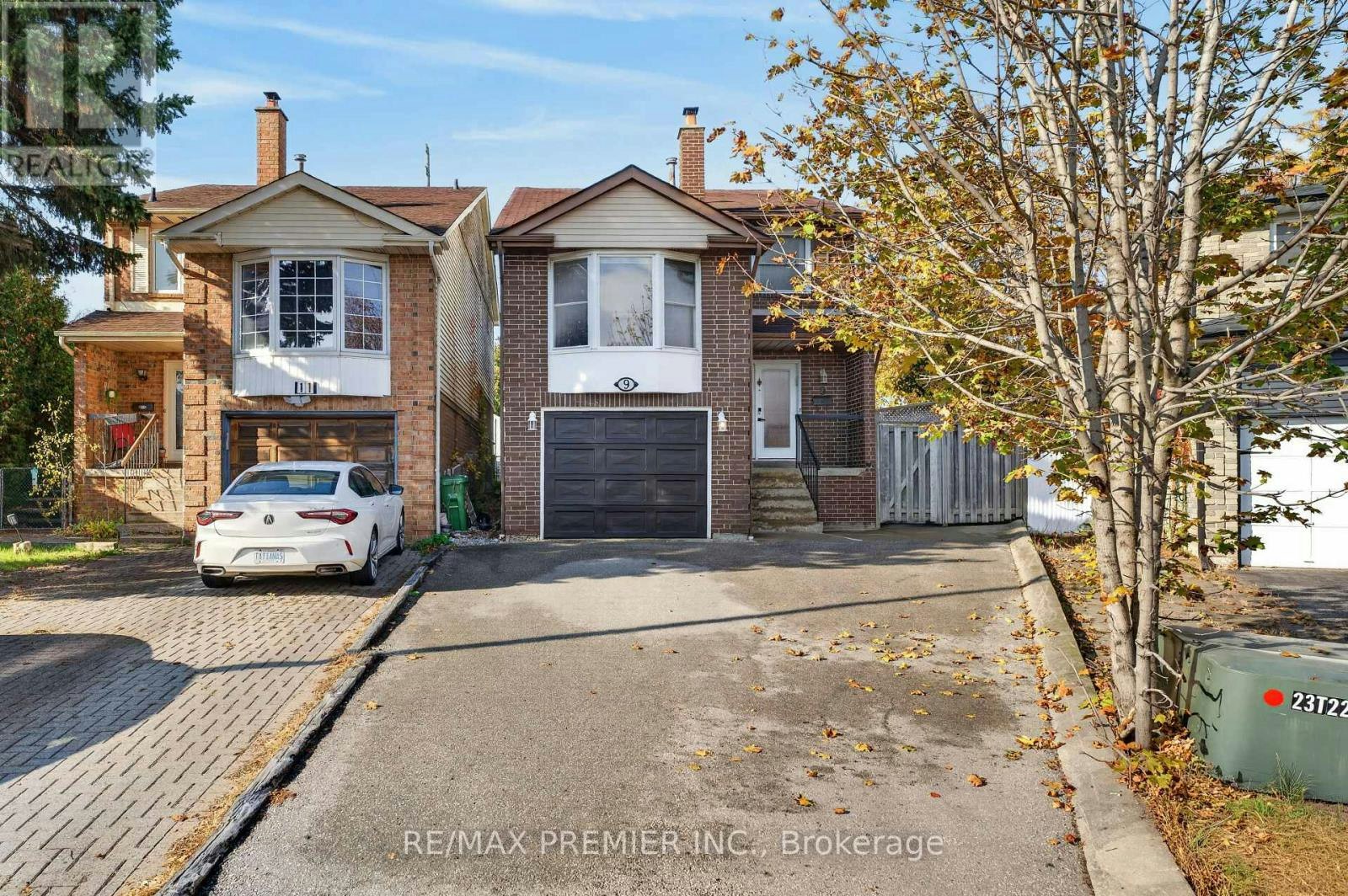 9 Miles Court, Richmond Hill, ON, L4C 5P7