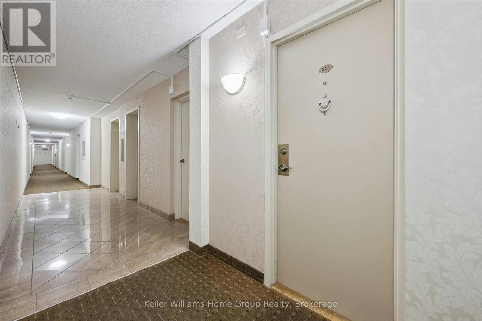 201-19 Woodlawn Road E, Guelph, ON, N1H 7B1