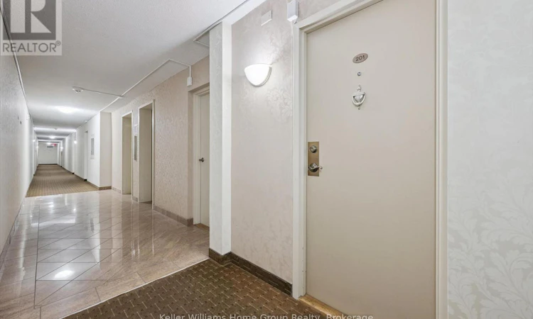 201-19 Woodlawn Road E