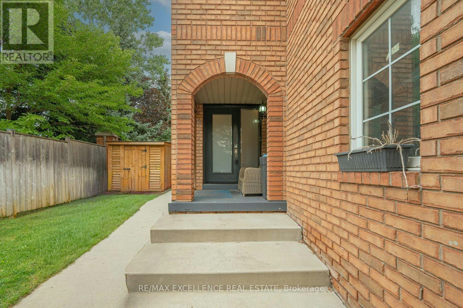 20 Manett Crescent, Brampton, ON, L6X 4X4