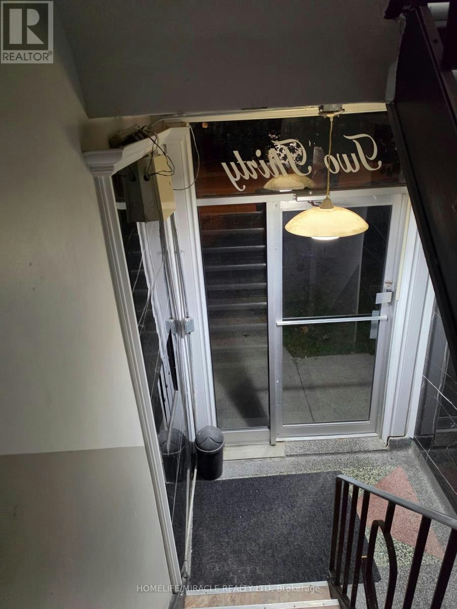 2-230 Bicknell Avenue, Toronto, ON, M6M 4G9 - 2