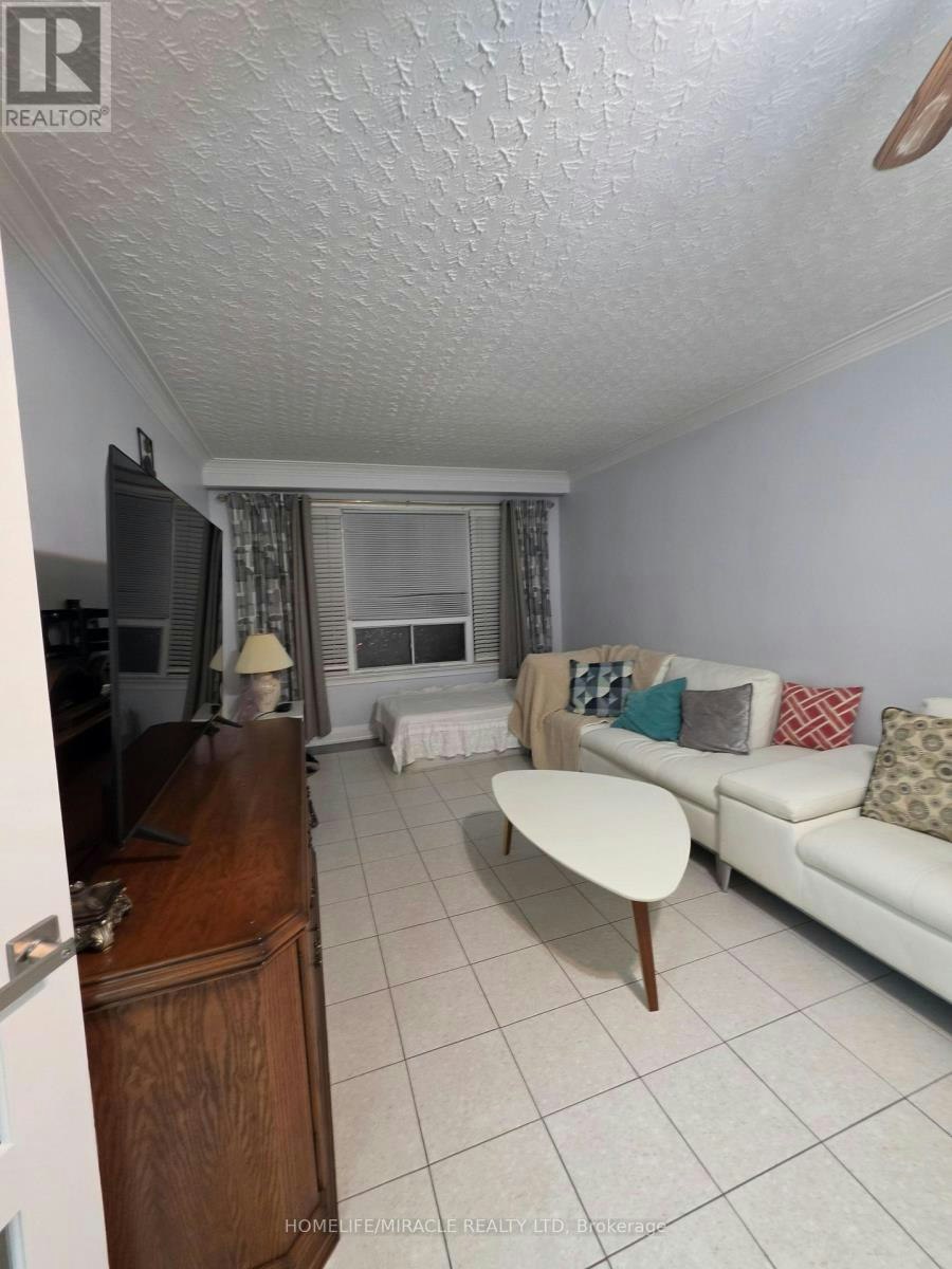 2-230 Bicknell Avenue, Toronto, ON, M6M 4G9 - 4