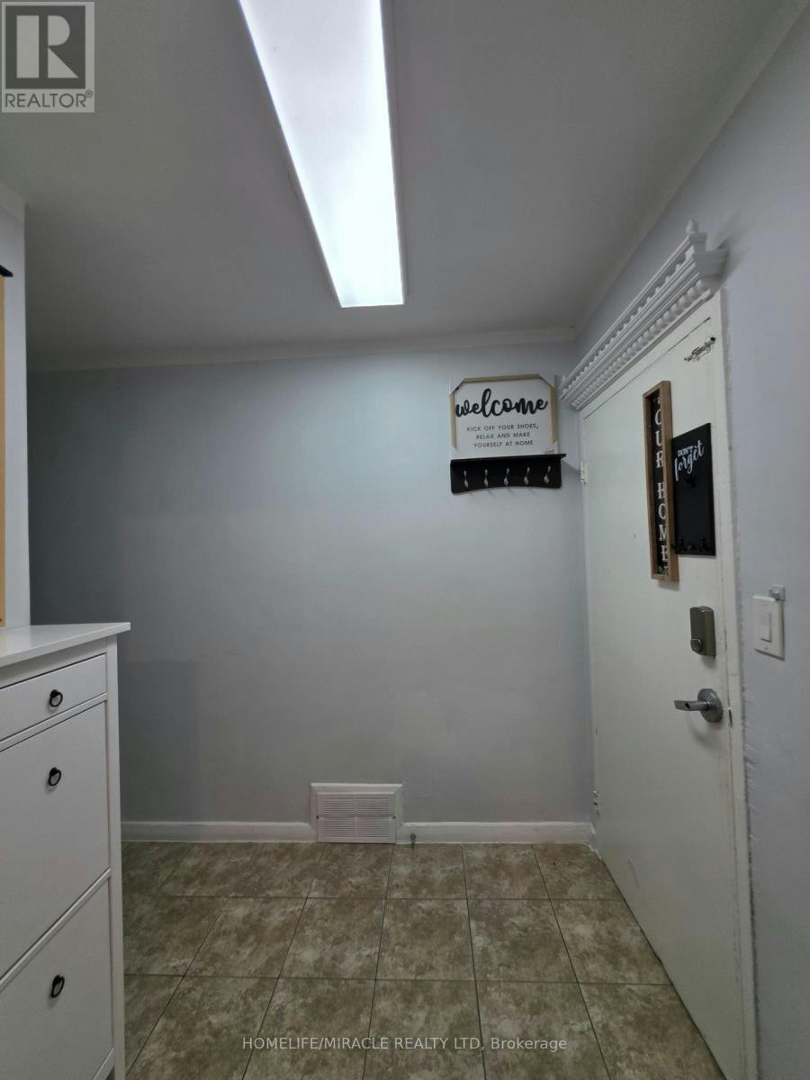 2-230 Bicknell Avenue, Toronto, ON, M6M 4G9 - 3