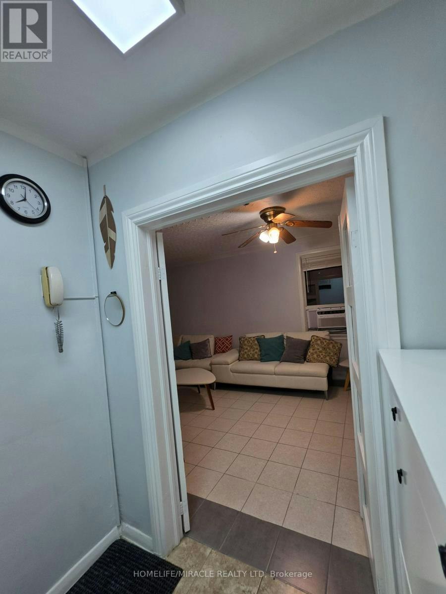 2-230 Bicknell Avenue, Toronto, ON, M6M 4G9 - 18