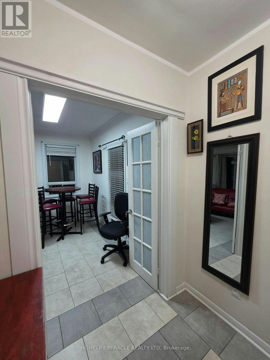 3-230 Bicknell Avenue, Toronto, ON, M6M 4G9 - 17