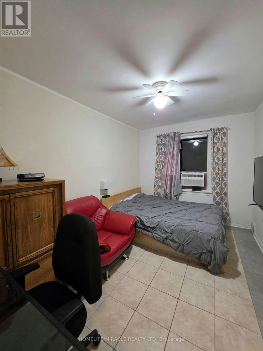 3-230 Bicknell Avenue, Toronto, ON, M6M 4G9 - 10
