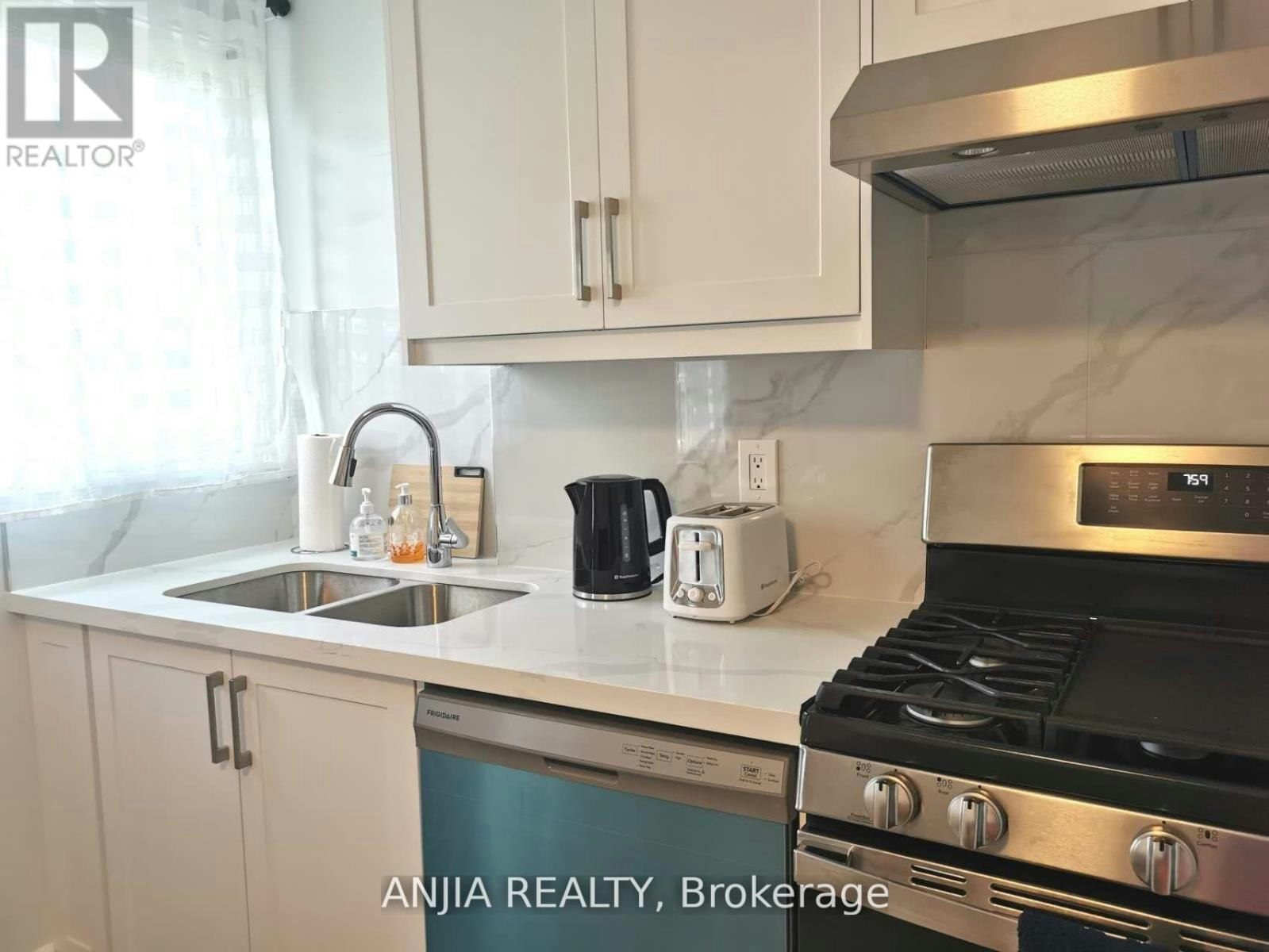 1-256 Homewood Avenue, Toronto, ON, M2R 2N3 - 2