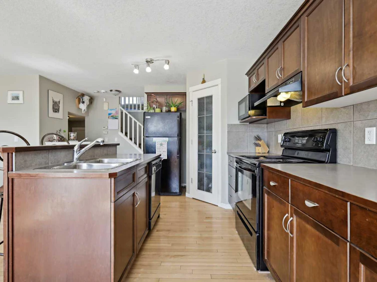 183 Brightonstone Gardens SE, Calgary, AB, T2Z 0C9 - 9