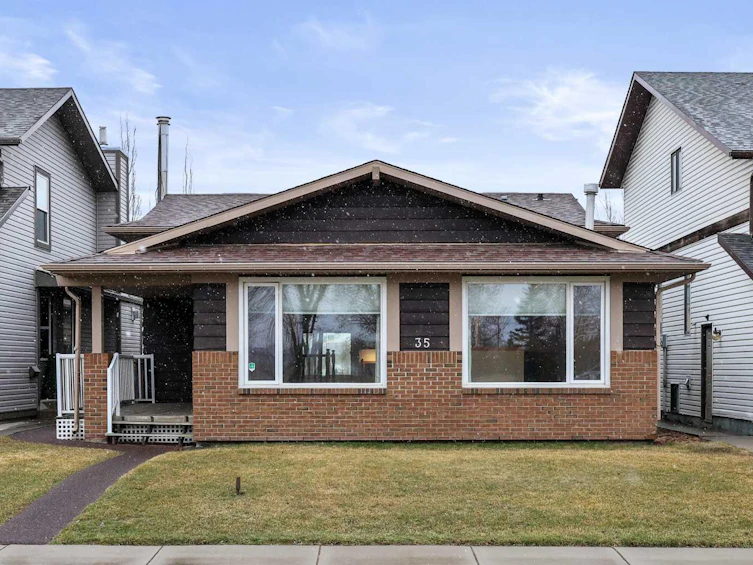 35 Mchugh Road NE, Calgary, AB, T2E 7V2