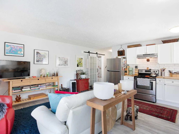 202-2117 16 Street SW, Calgary, AB, T2T 4E5