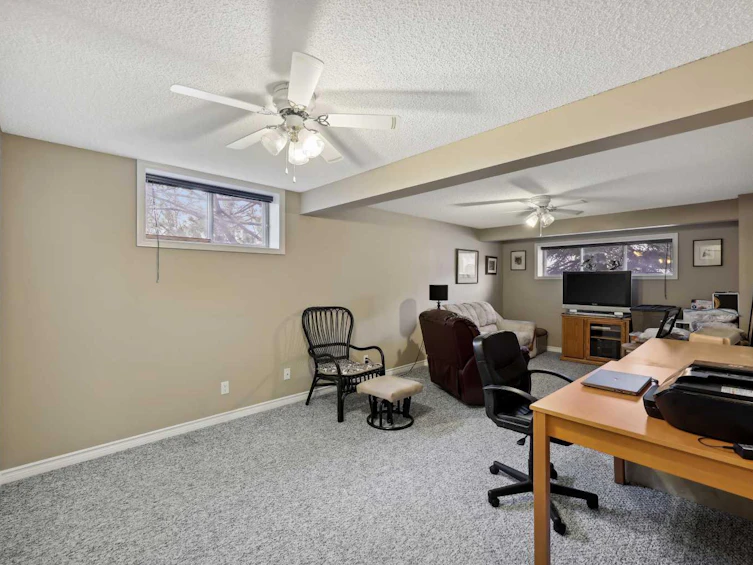 75 Hawkfield Crescent NW, Calgary, AB, T3G 1Z4 - 36