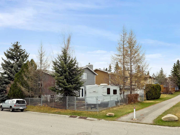 75 Hawkfield Crescent NW, Calgary, AB, T3G 1Z4 - 44