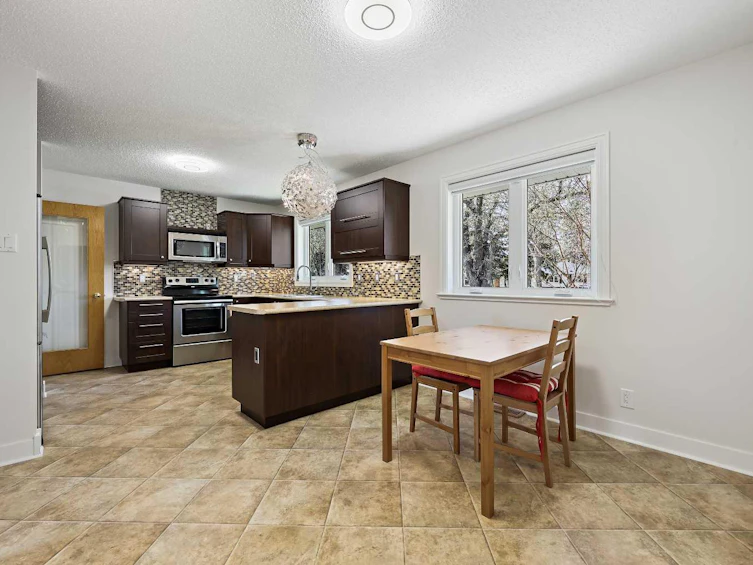 2042 33 Street SE, Calgary, AB, T2B 0T9 - 11