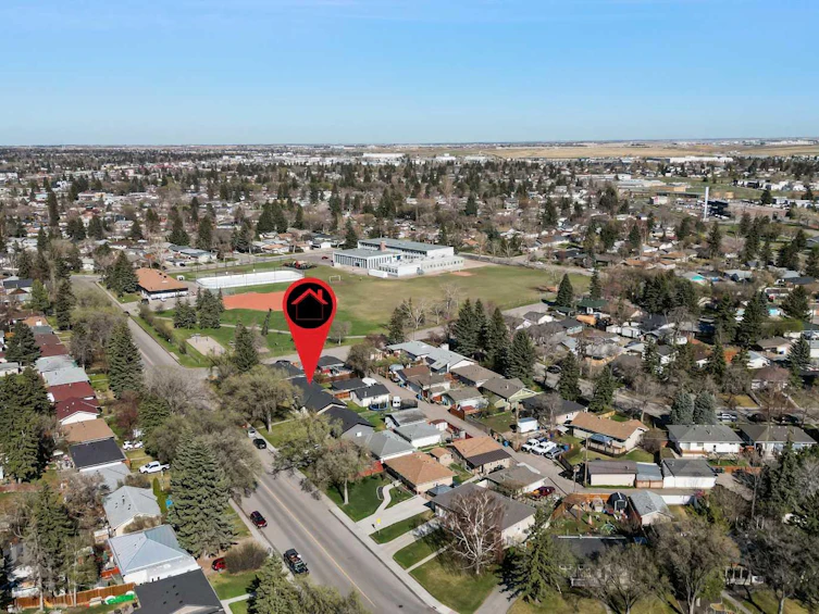 2042 33 Street SE, Calgary, AB, T2B 0T9 - 3
