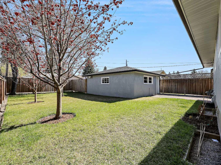 2042 33 Street SE, Calgary, AB, T2B 0T9 - 36
