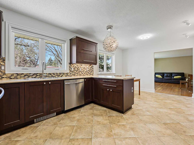 2042 33 Street SE, Calgary, AB, T2B 0T9 - 15