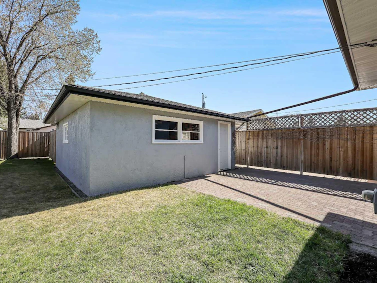 2042 33 Street SE, Calgary, AB, T2B 0T9 - 34