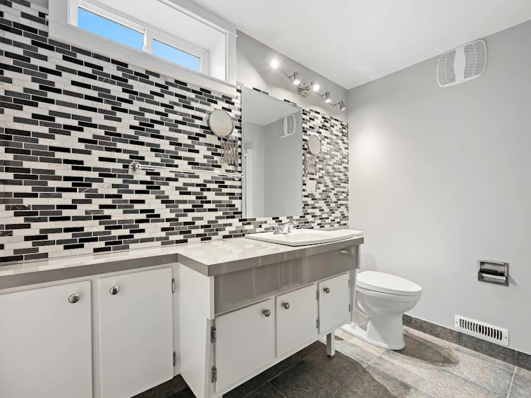 2042 33 Street SE, Calgary, AB, T2B 0T9 - 30