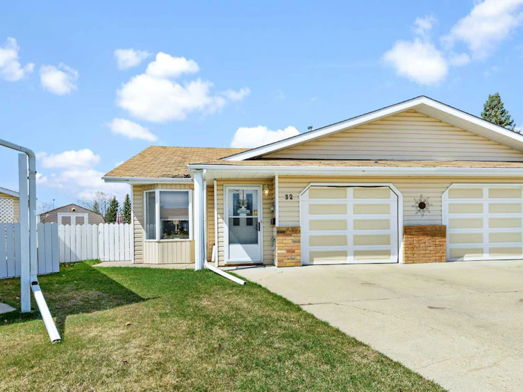 32 Dale Close, Red Deer, AB, T4R 2L5