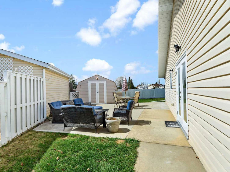 32 Dale Close, Red Deer, AB, T4R 2L5 - 2