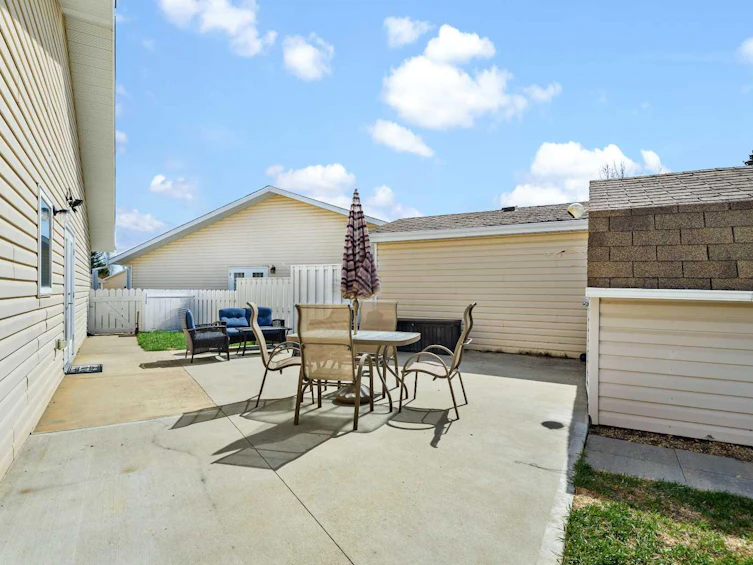 32 Dale Close, Red Deer, AB, T4R 2L5 - 5