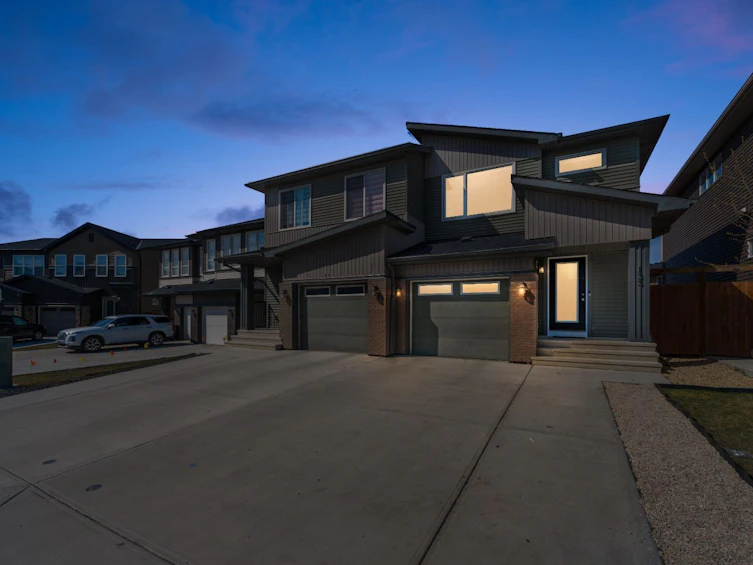 133 Carringvue Park NW, Calgary, AB, T3P 1L1