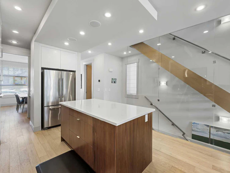 805 19 Avenue NW, Calgary, AB, T2M 0Z4 - 10