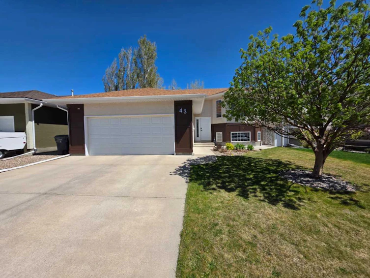 43 Mt Blakiston Road W, Lethbridge, AB, T1K 6P9 - 3