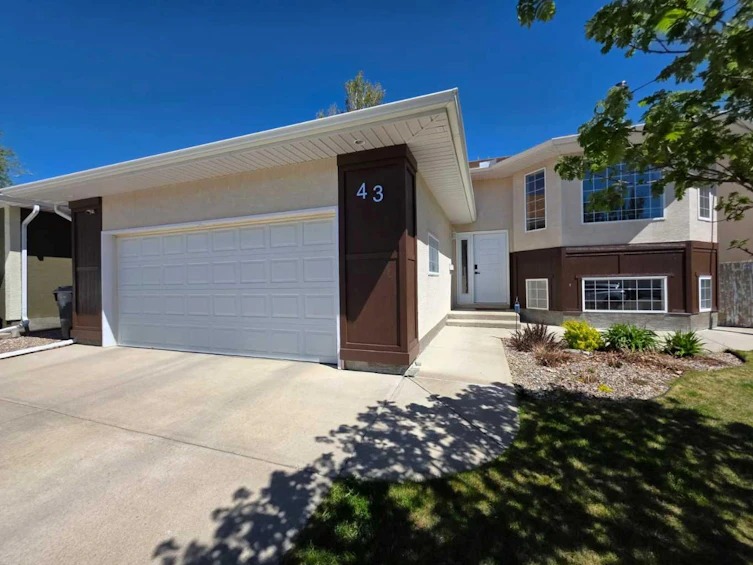 43 Mt Blakiston Road W, Lethbridge, AB, T1K 6P9
