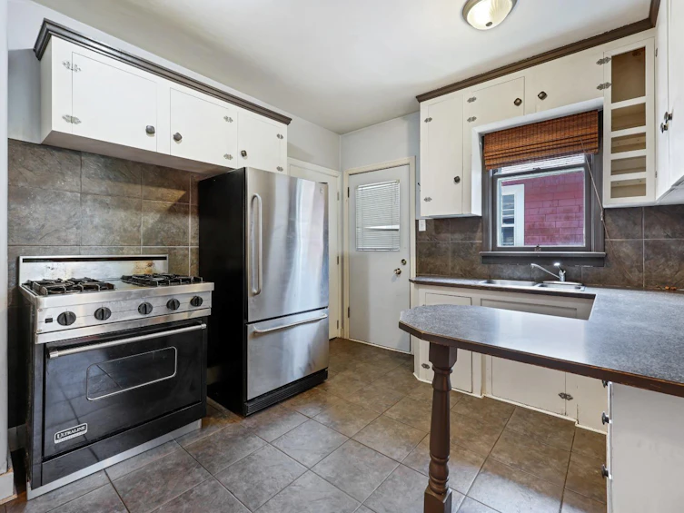 435 14 Avenue NE, Calgary, AB, T2E 1E6 - 12