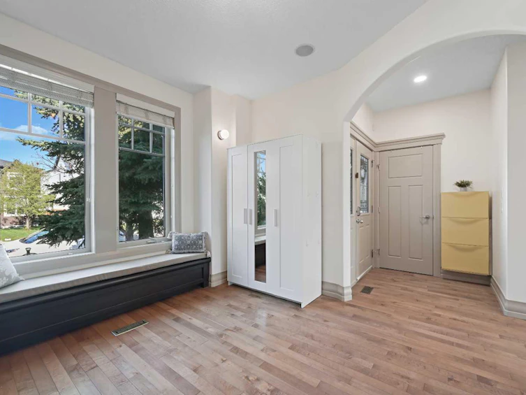 4014 1 Street NW, Calgary, AB, T2K 0X1 - 3