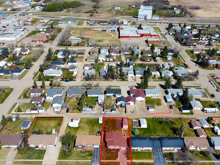 128 3 Avenue SE, Falher, AB, T0H 1M0 - 32