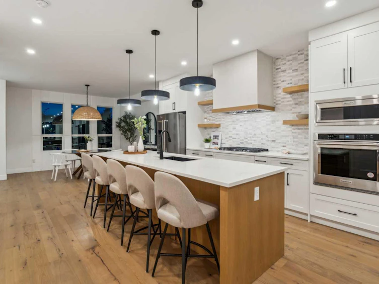 5028 20 Avenue NW, Calgary, AB, T3B 0V7 - 5
