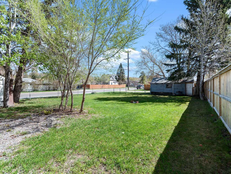 5917 57 Avenue, Red Deer, AB, T4N 4S6 - 2