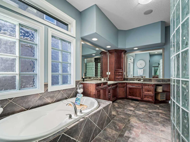 110 Discovery Ridge Boulevard SW, Calgary, AB, T3H 4Y2 - 12